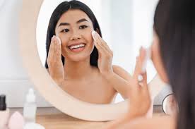 Cara Menggunakan Toner yang Benar Biar Hasilnya Maksimal